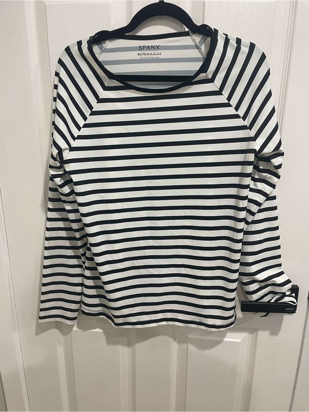 Spanx rashguard XL long sleeve black and white stripe